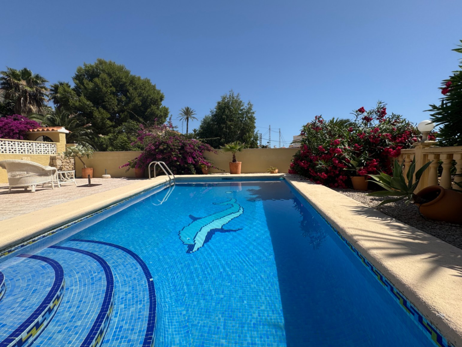 VILLA CON PISCINA  PRIVADA Y GRAN VISTA AL PEÑÓN