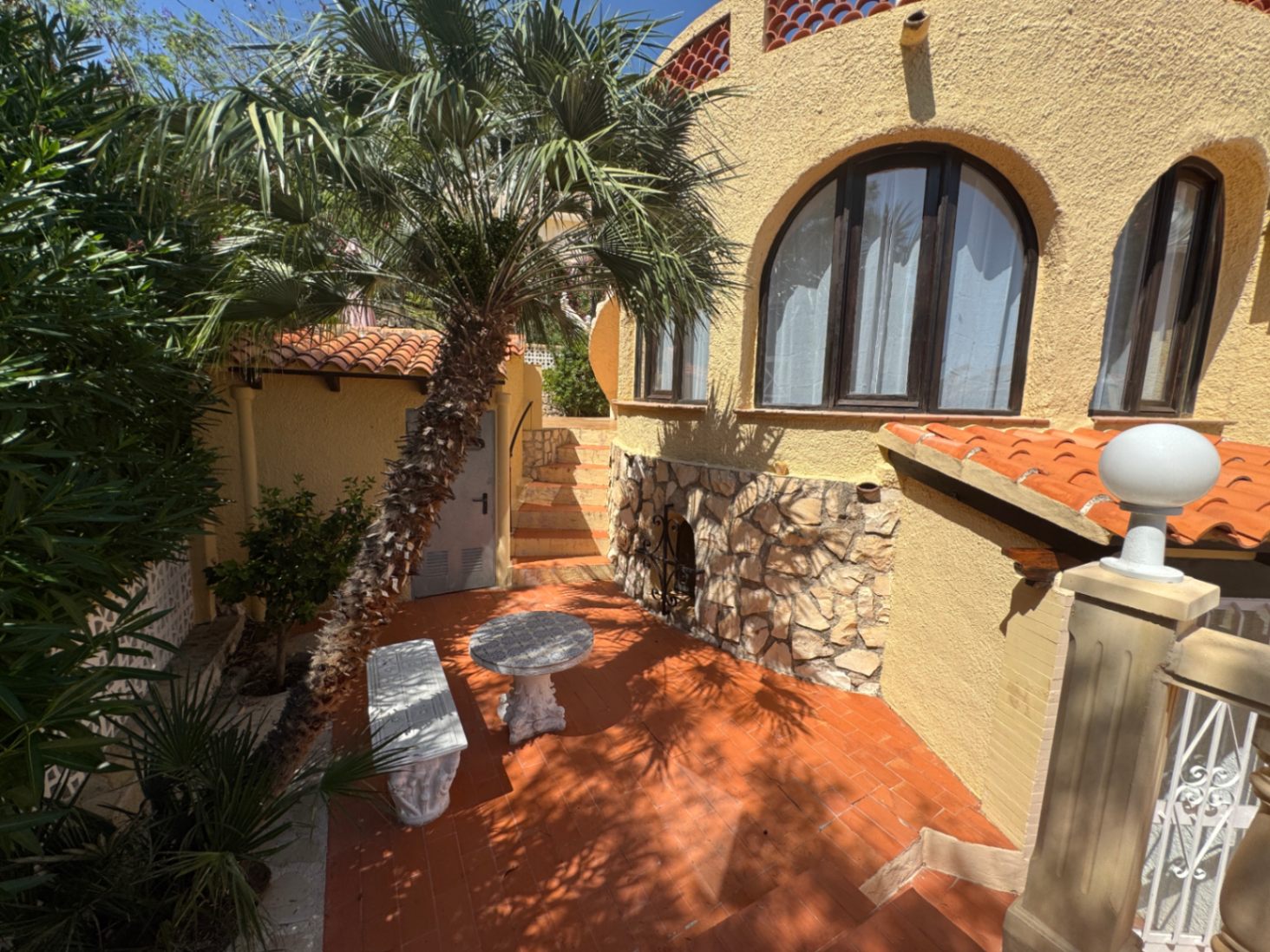 VILLA CON PISCINA  PRIVADA Y GRAN VISTA AL PEÑÓN