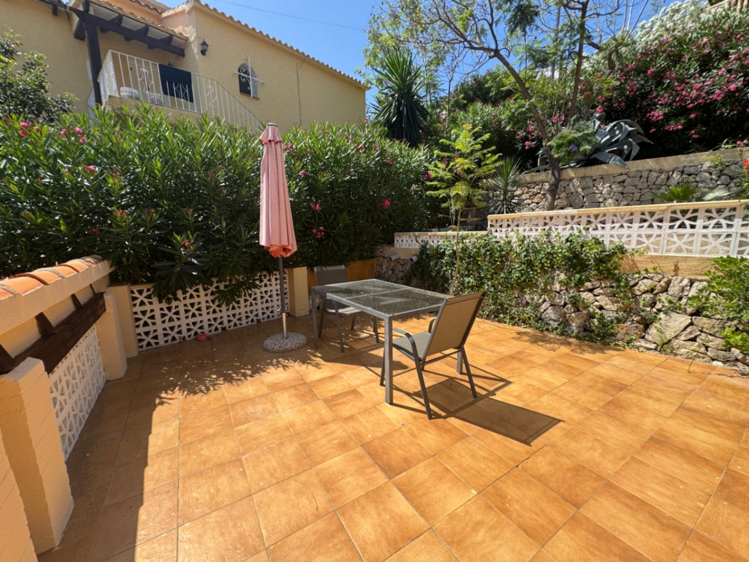 VILLA CON PISCINA  PRIVADA Y GRAN VISTA AL PEÑÓN