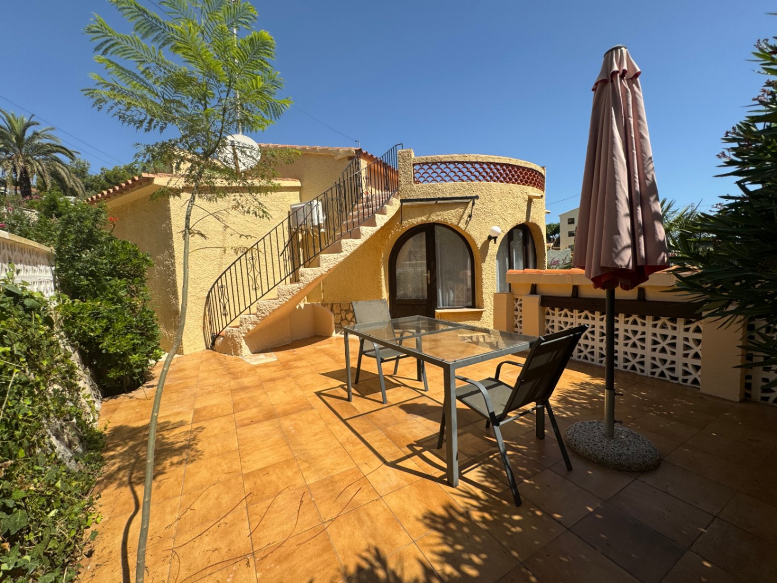 VILLA CON PISCINA  PRIVADA Y GRAN VISTA AL PEÑÓN