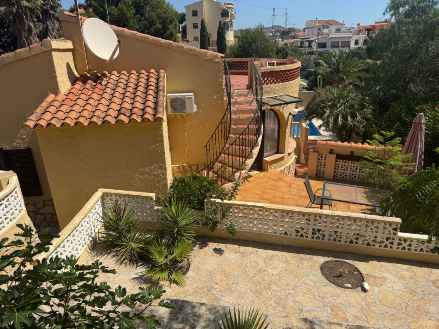 VILLA CON PISCINA  PRIVADA Y GRAN VISTA AL PEÑÓN