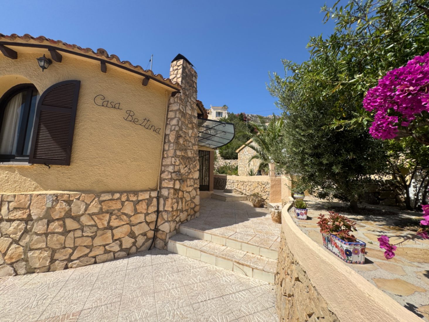 VILLA CON PISCINA  PRIVADA Y GRAN VISTA AL PEÑÓN