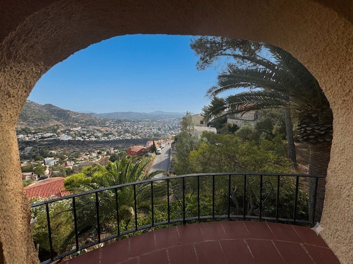Villa con piscina privada con vistas a la montaña cerca de la playa