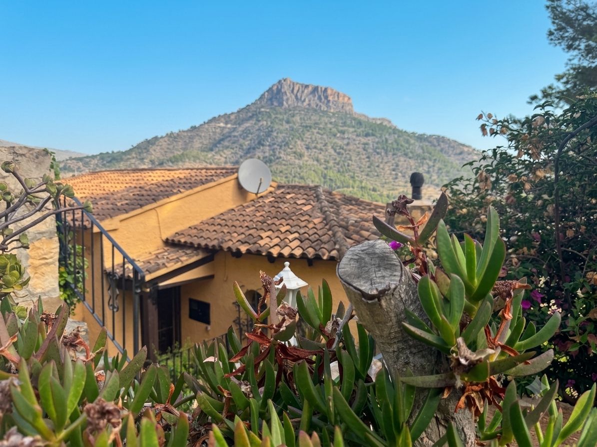 Villa con piscina privada con vistas a la montaña cerca de la playa