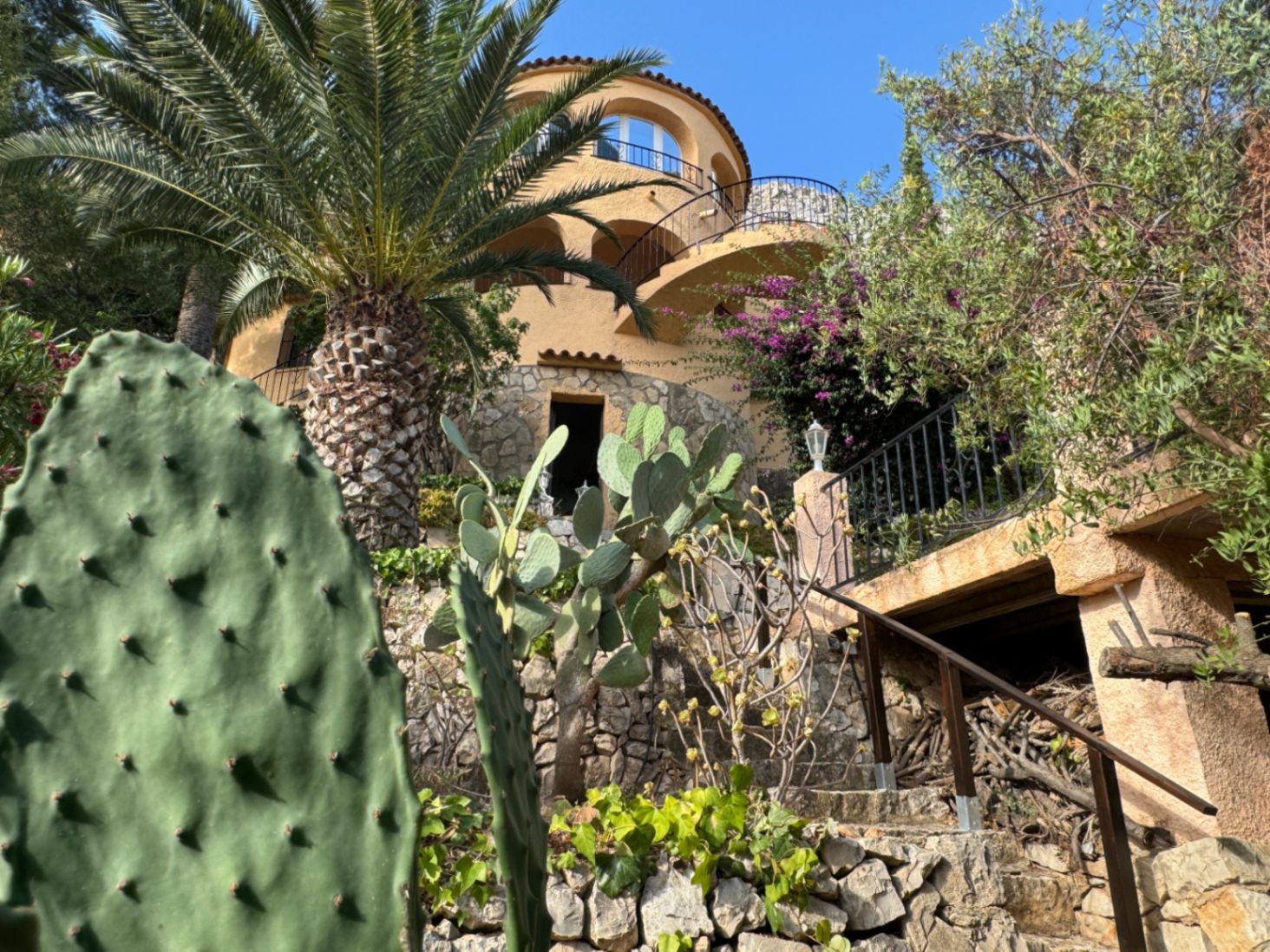Villa con piscina privada con vistas a la montaña cerca de la playa