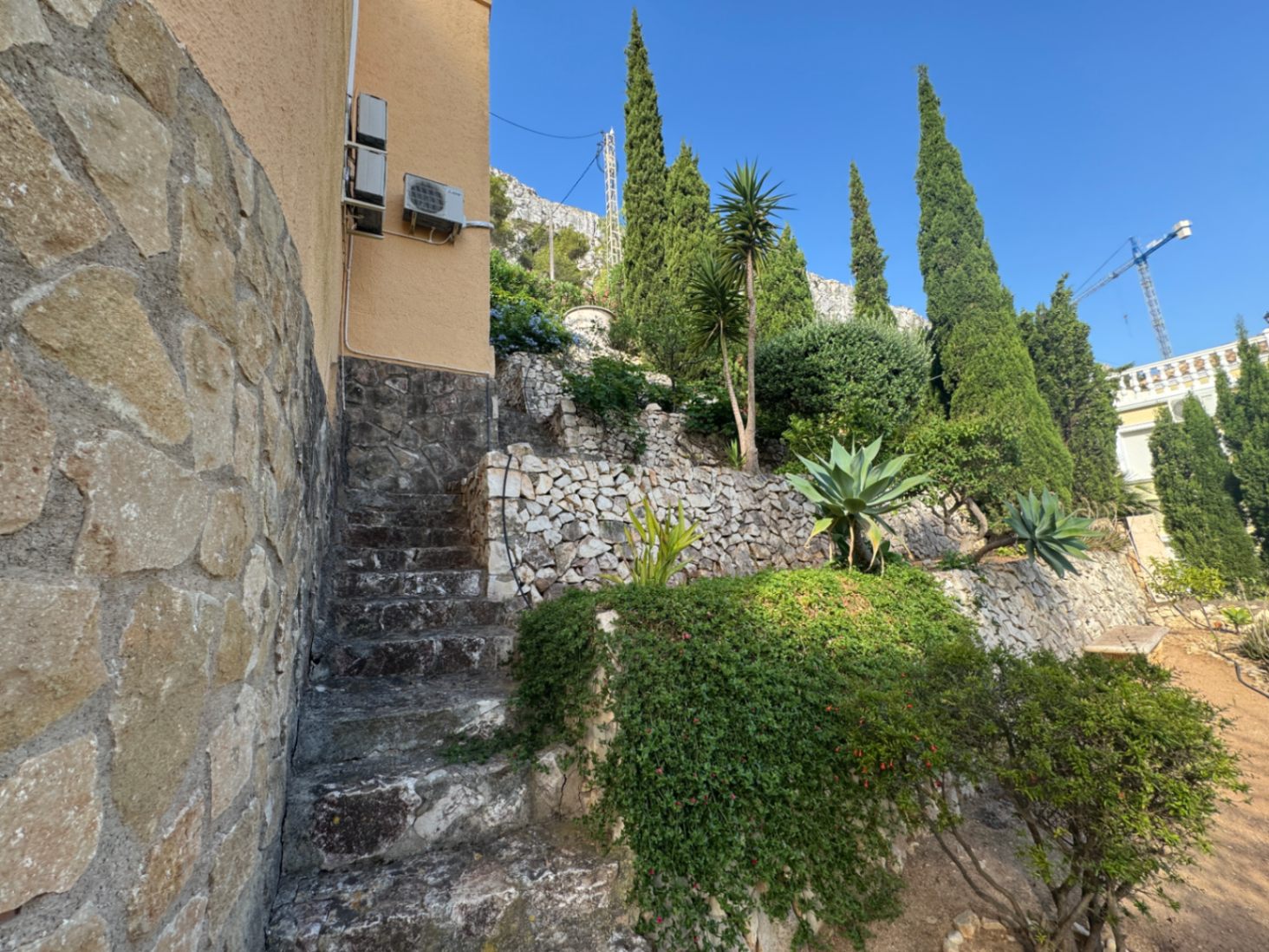 Villa con piscina privada con vistas a la montaña cerca de la playa