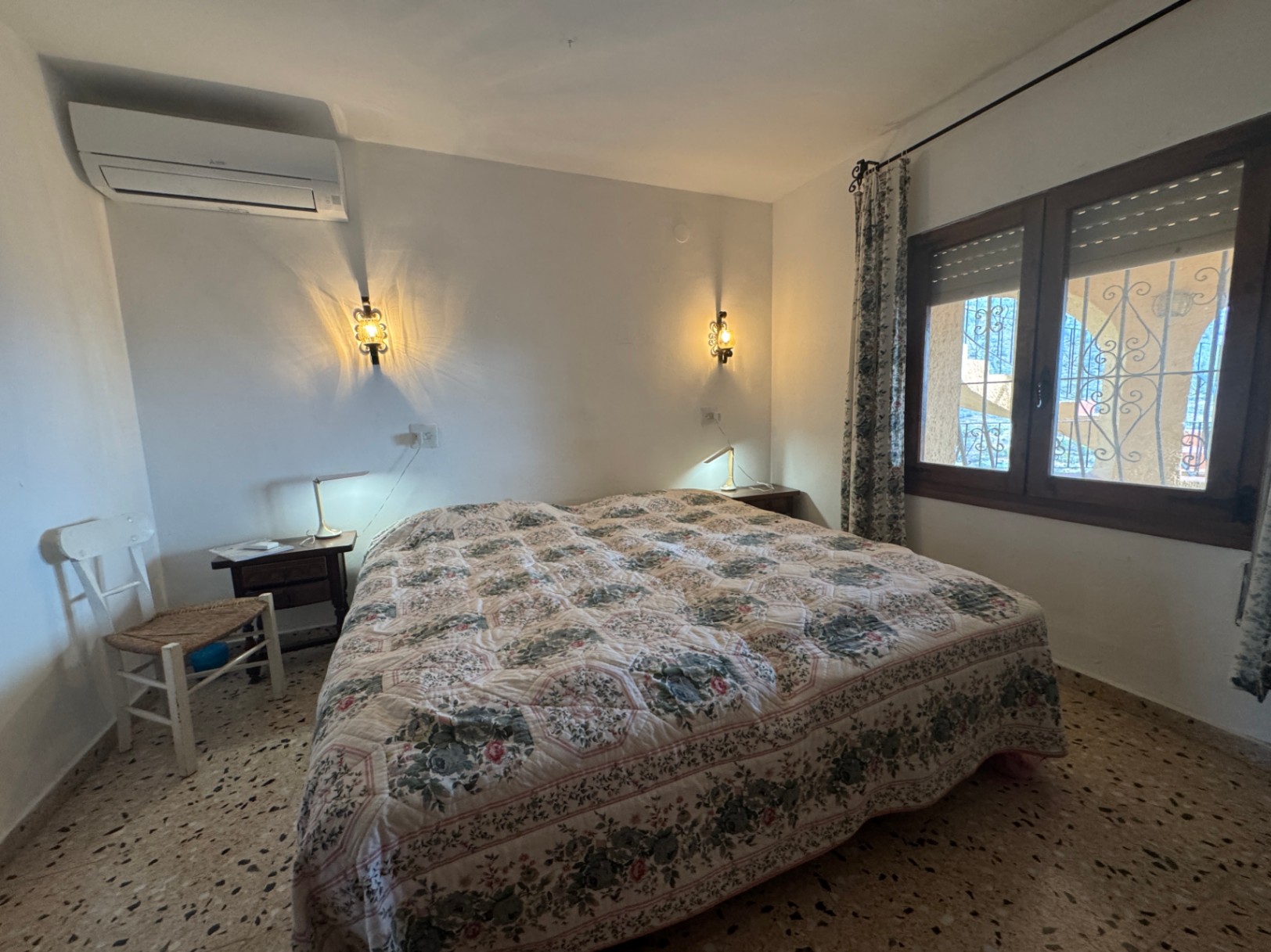 Villa con piscina privada con vistas a la montaña cerca de la playa
