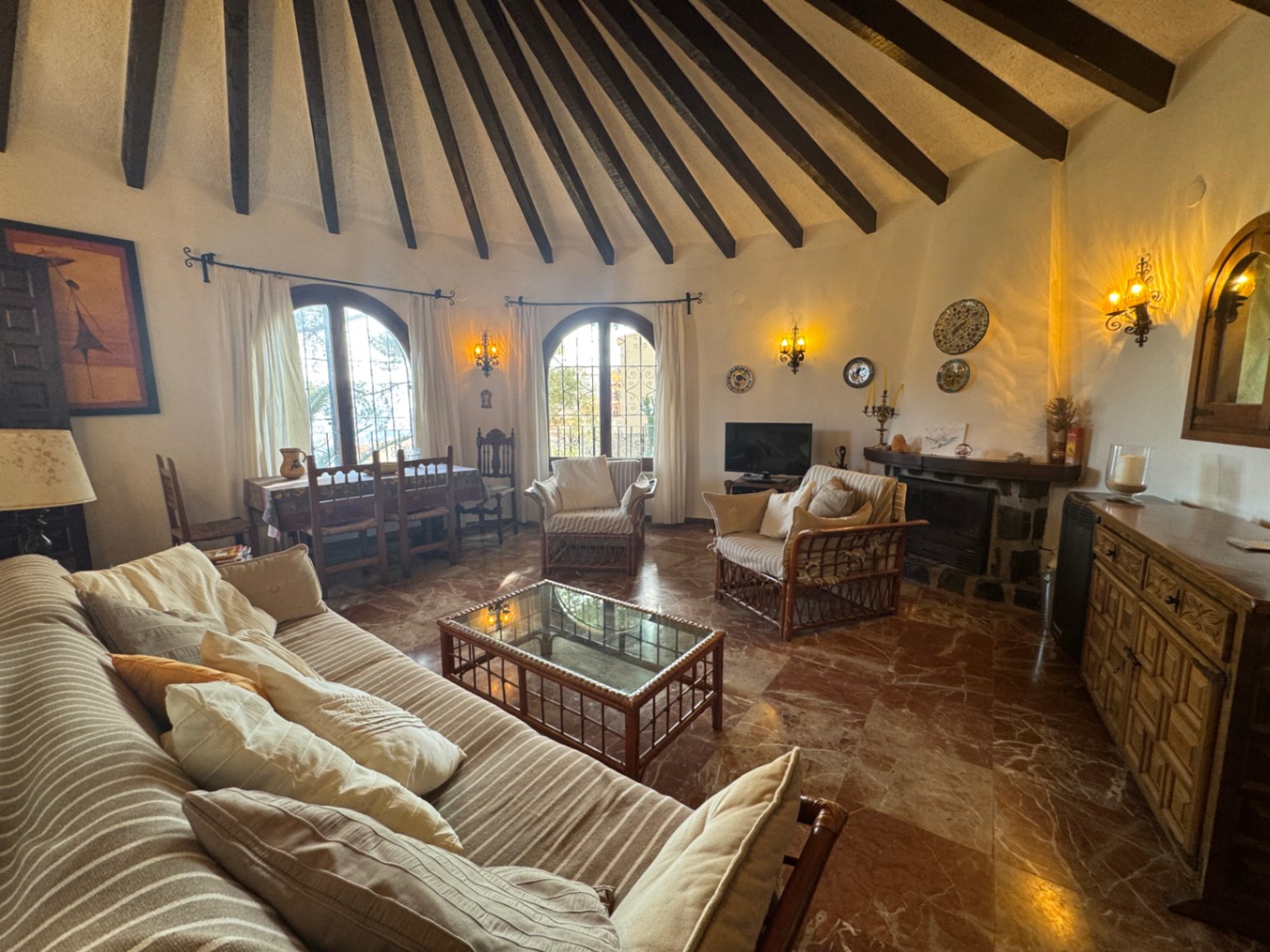 Villa con piscina privada con vistas a la montaña cerca de la playa