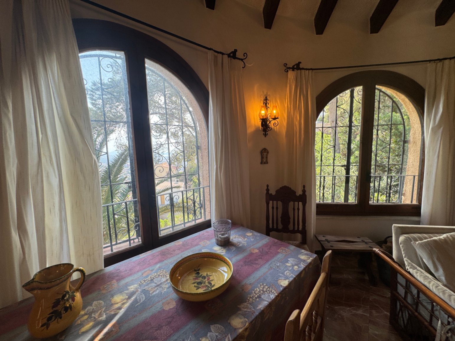 Villa con piscina privada con vistas a la montaña cerca de la playa