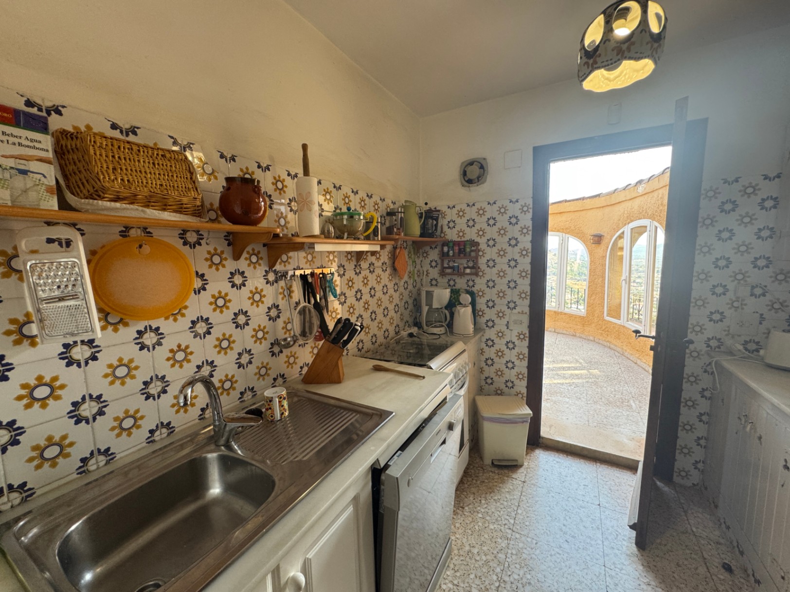 Villa con piscina privada con vistas a la montaña cerca de la playa