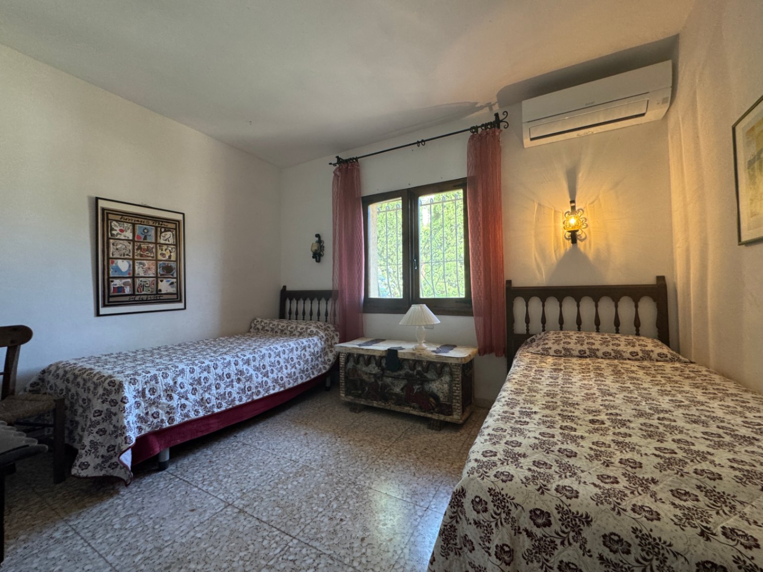 Villa con piscina privada con vistas a la montaña cerca de la playa