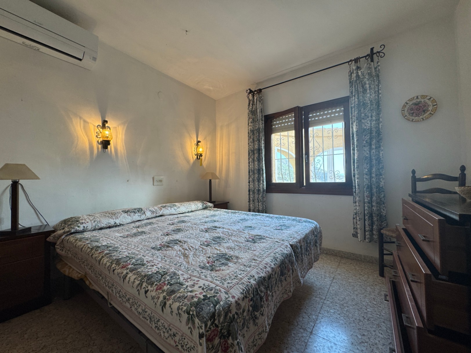 Villa con piscina privada con vistas a la montaña cerca de la playa