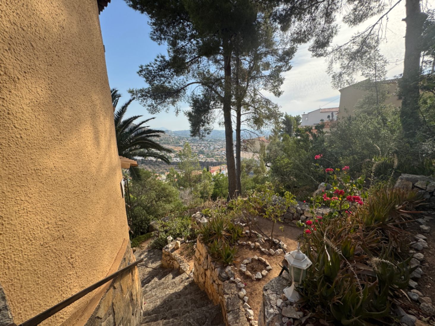 Villa con piscina privada con vistas a la montaña cerca de la playa