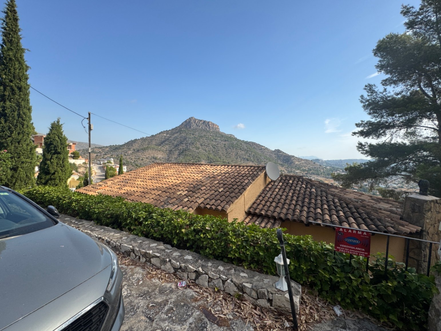 Villa con piscina privada con vistas a la montaña cerca de la playa