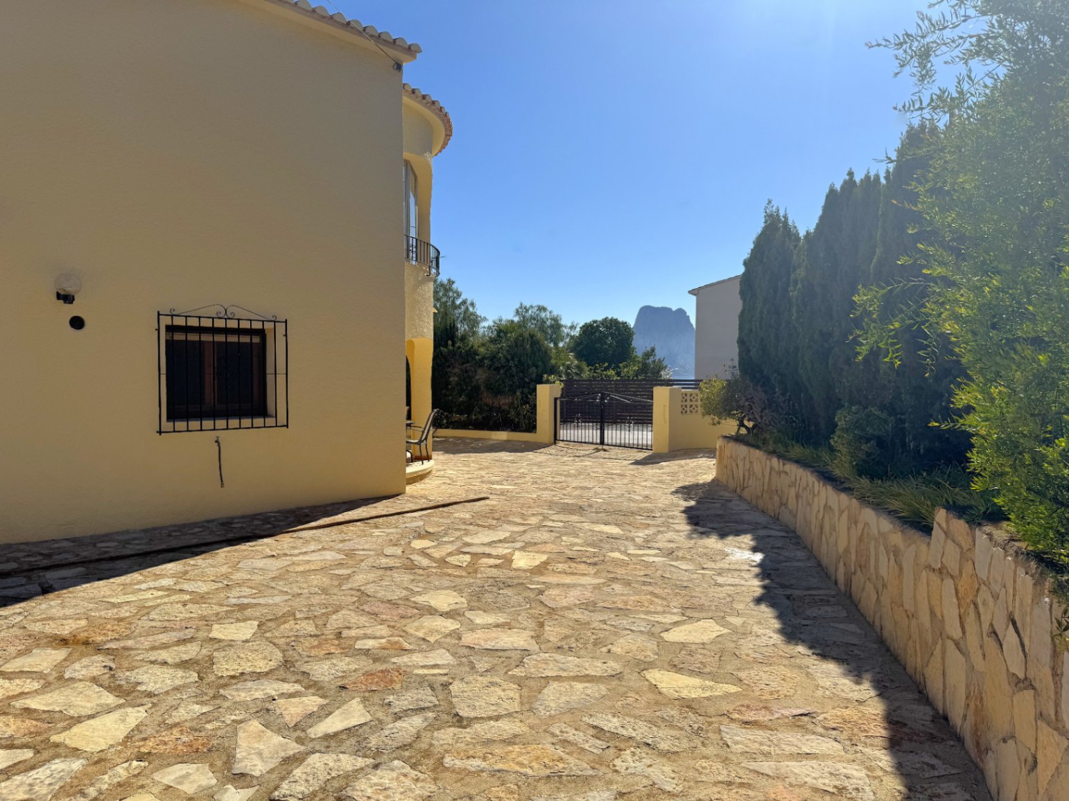 BELLE VILLA AVEC VUE SUR LE PEÑÓN À PUERTO BLANCO
