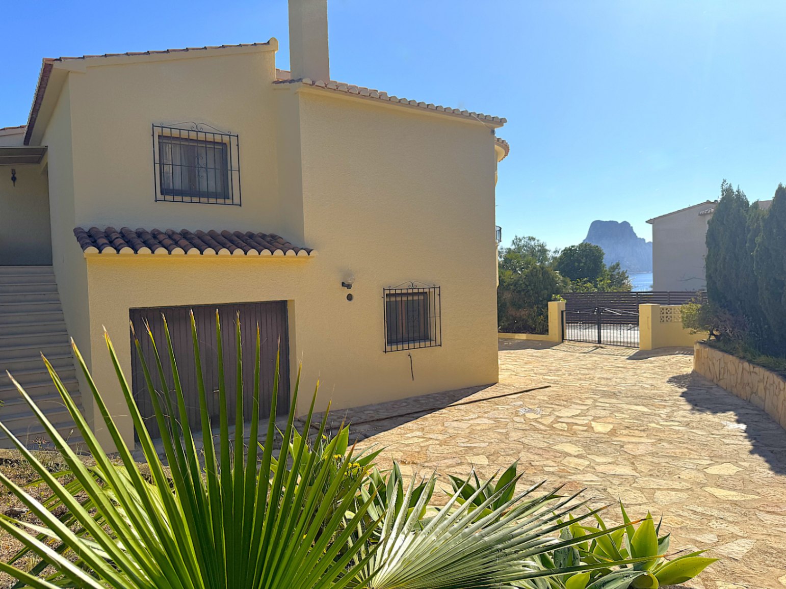 BELLE VILLA AVEC VUE SUR LE PEÑÓN À PUERTO BLANCO