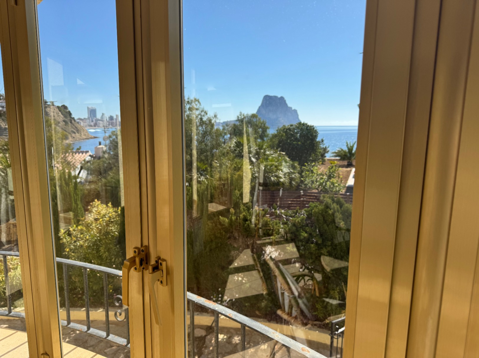 BELLE VILLA AVEC VUE SUR LE PEÑÓN À PUERTO BLANCO