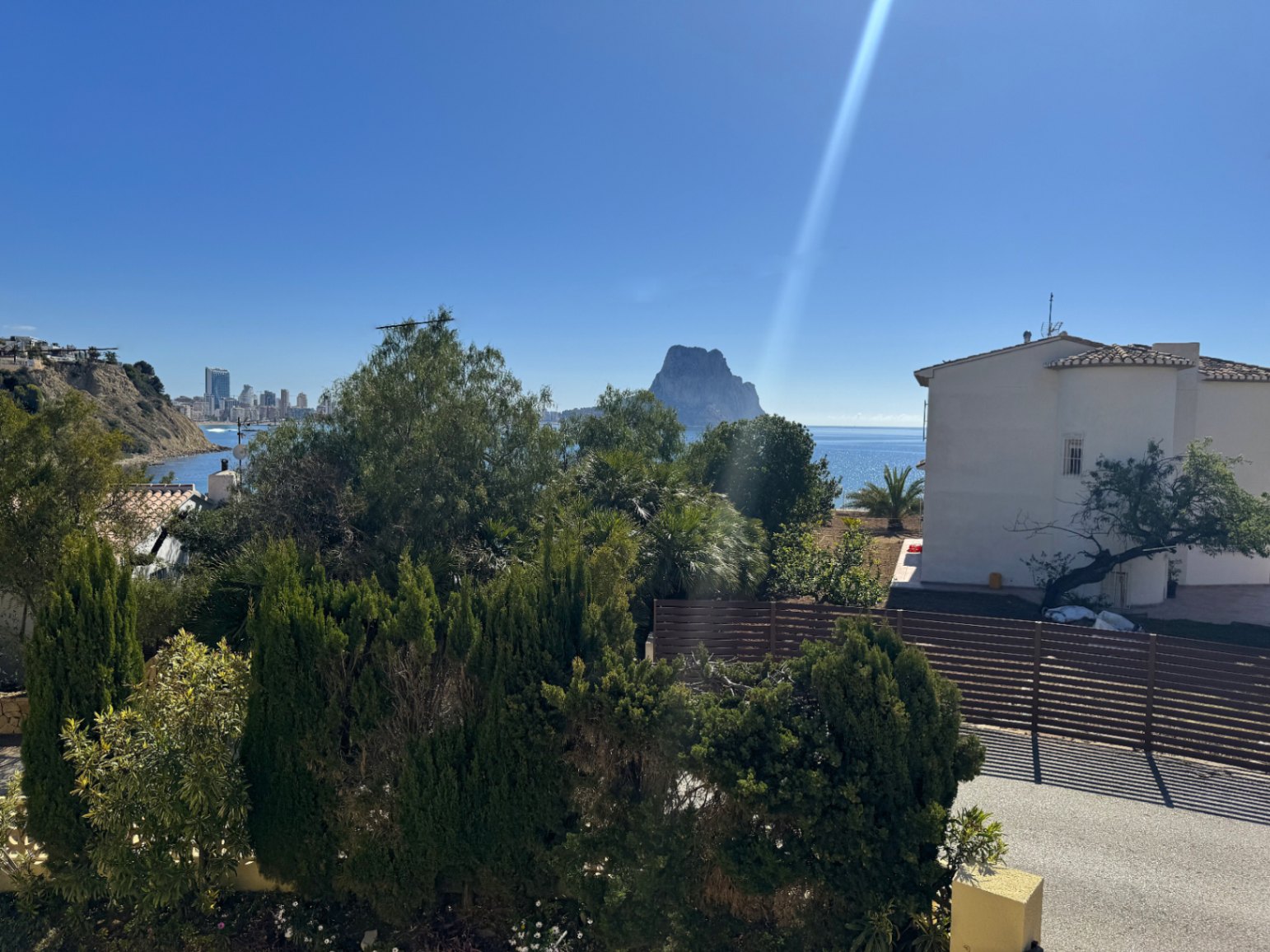 BELLE VILLA AVEC VUE SUR LE PEÑÓN À PUERTO BLANCO