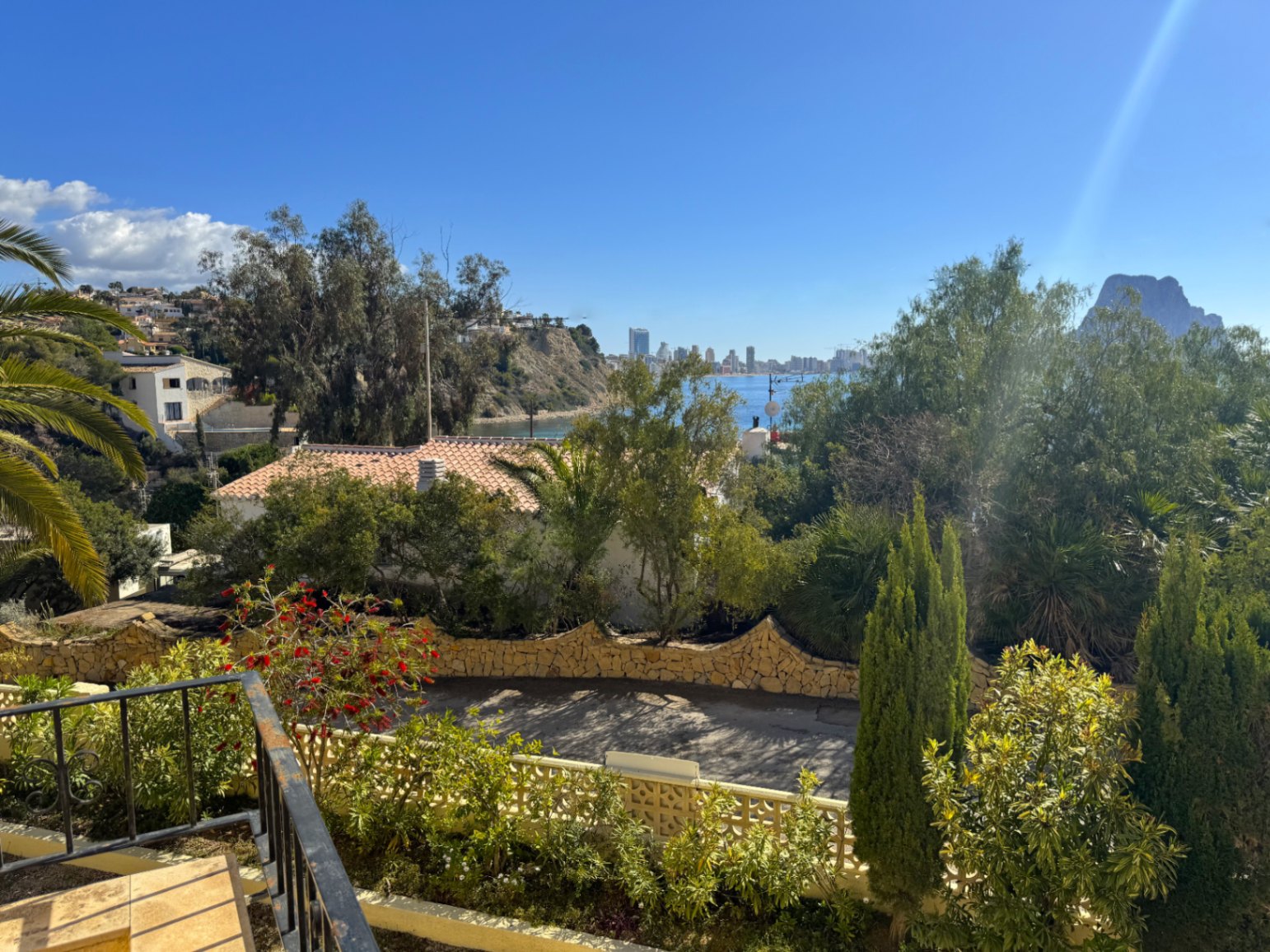 BELLE VILLA AVEC VUE SUR LE PEÑÓN À PUERTO BLANCO