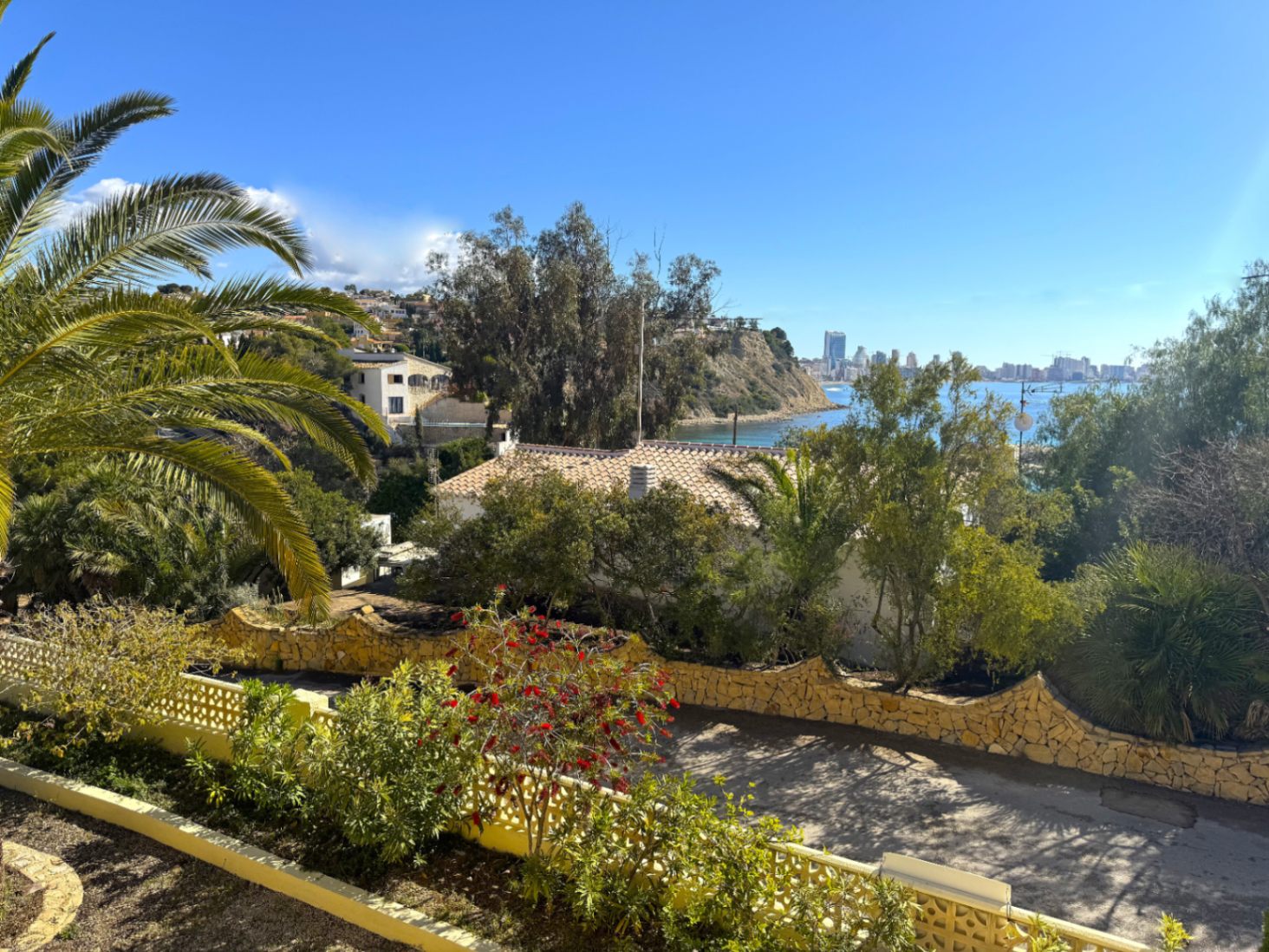 BELLE VILLA AVEC VUE SUR LE PEÑÓN À PUERTO BLANCO