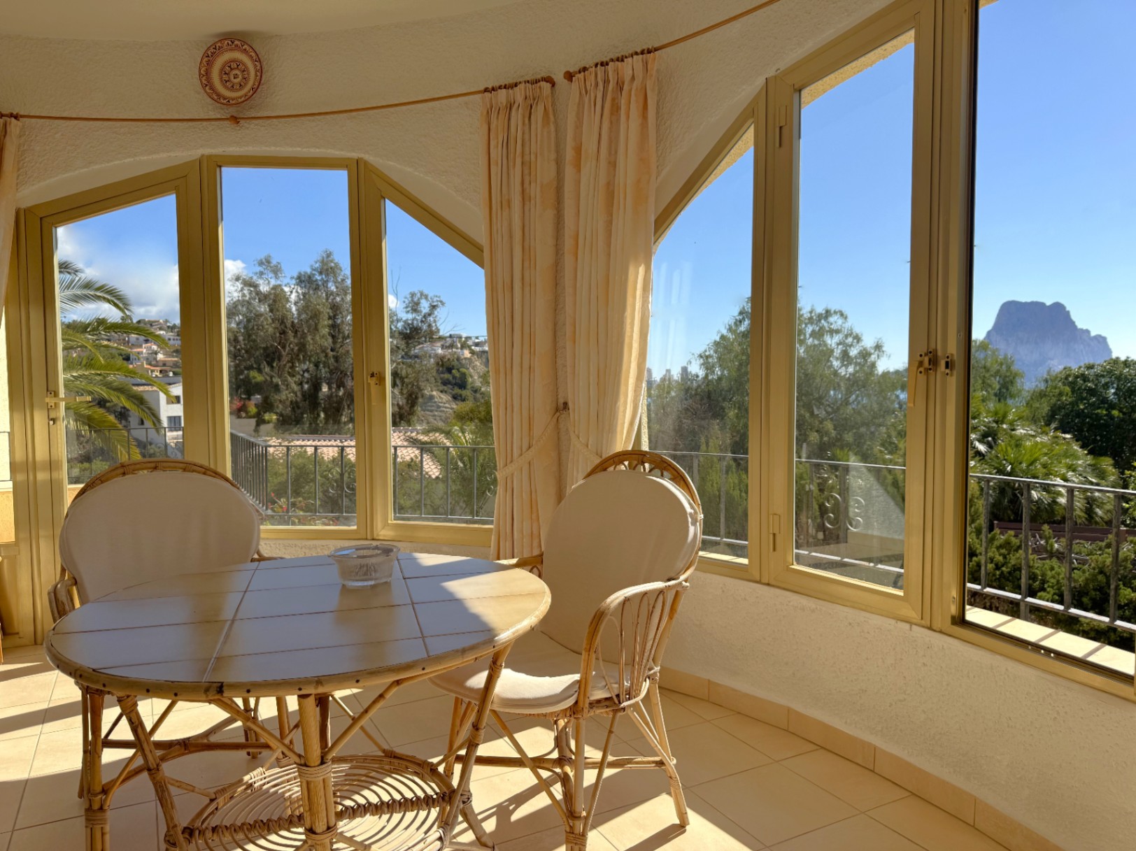 BELLE VILLA AVEC VUE SUR LE PEÑÓN À PUERTO BLANCO