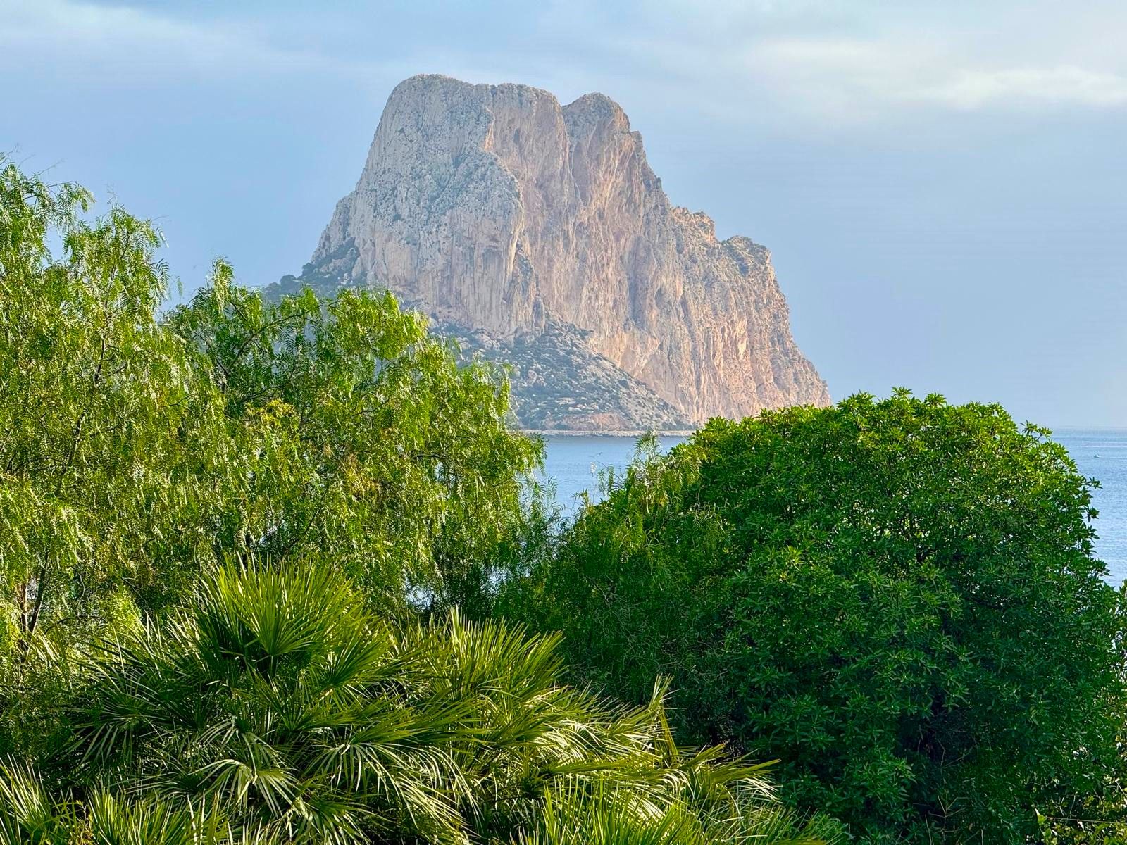 BELLE VILLA AVEC VUE SUR LE PEÑÓN À PUERTO BLANCO