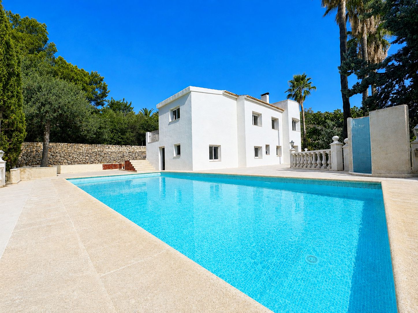 VILLAGOLD - Great villa with a private pool and sea views.