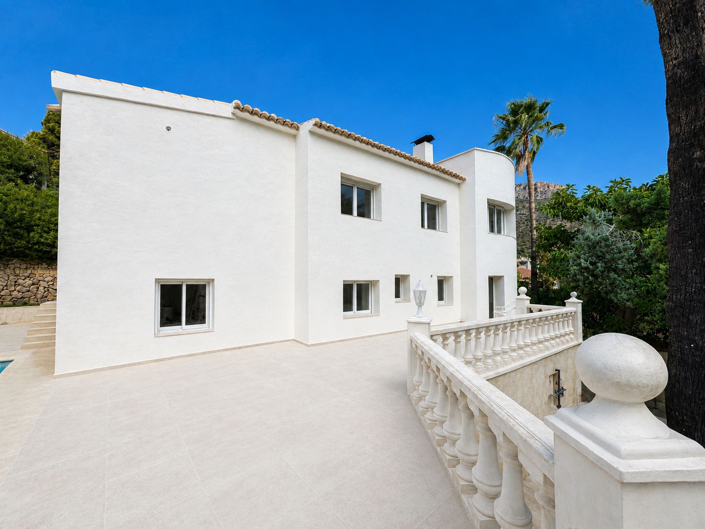 Große Villa mit privatem Pool und Meerblick