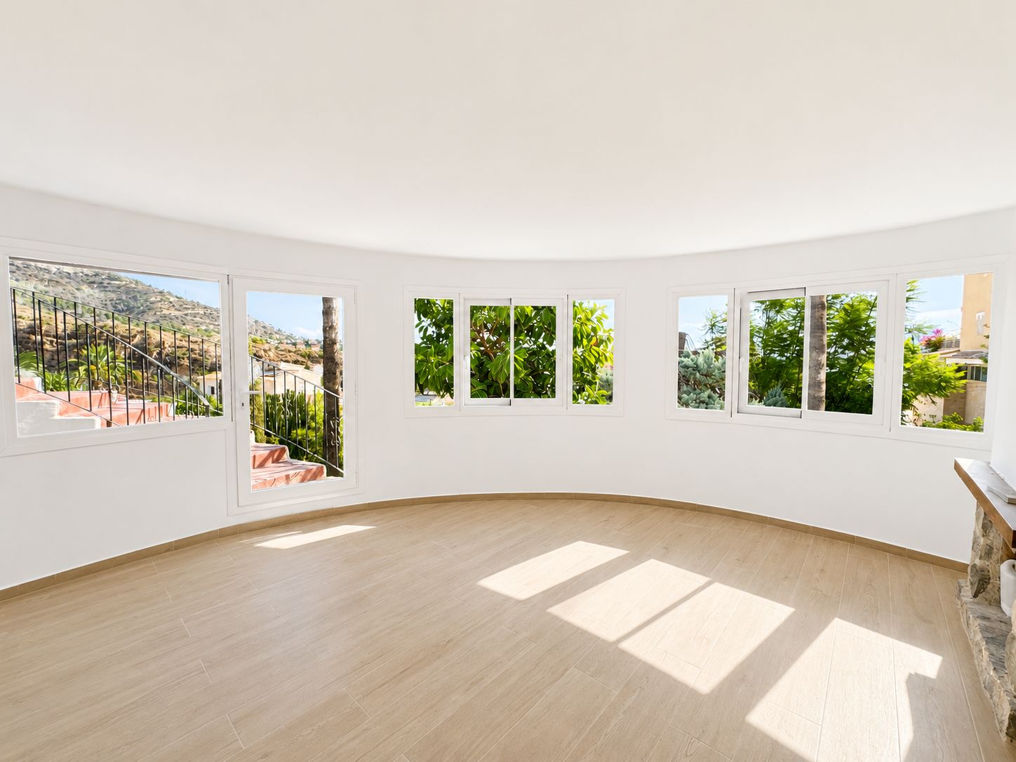 Große Villa mit privatem Pool und Meerblick