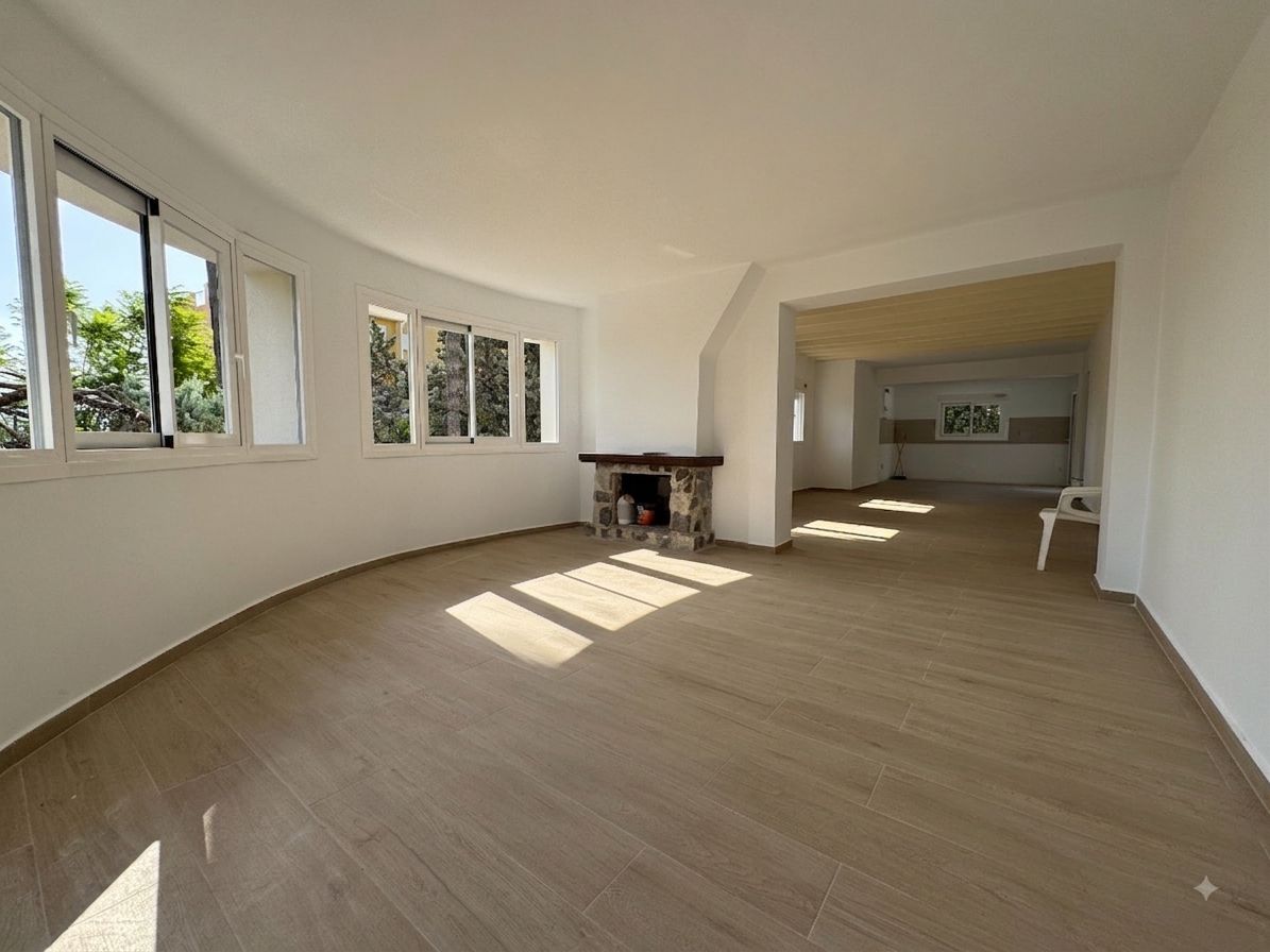 Große Villa mit privatem Pool und Meerblick
