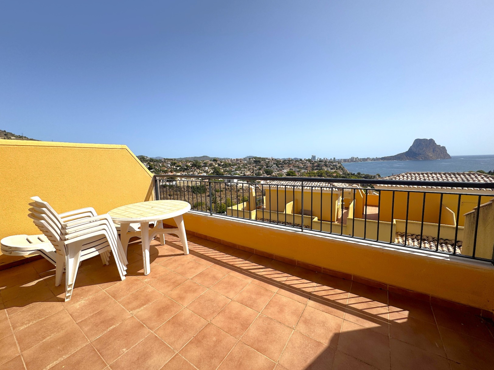 Excelente bungalow renovado con vistas al Peñón