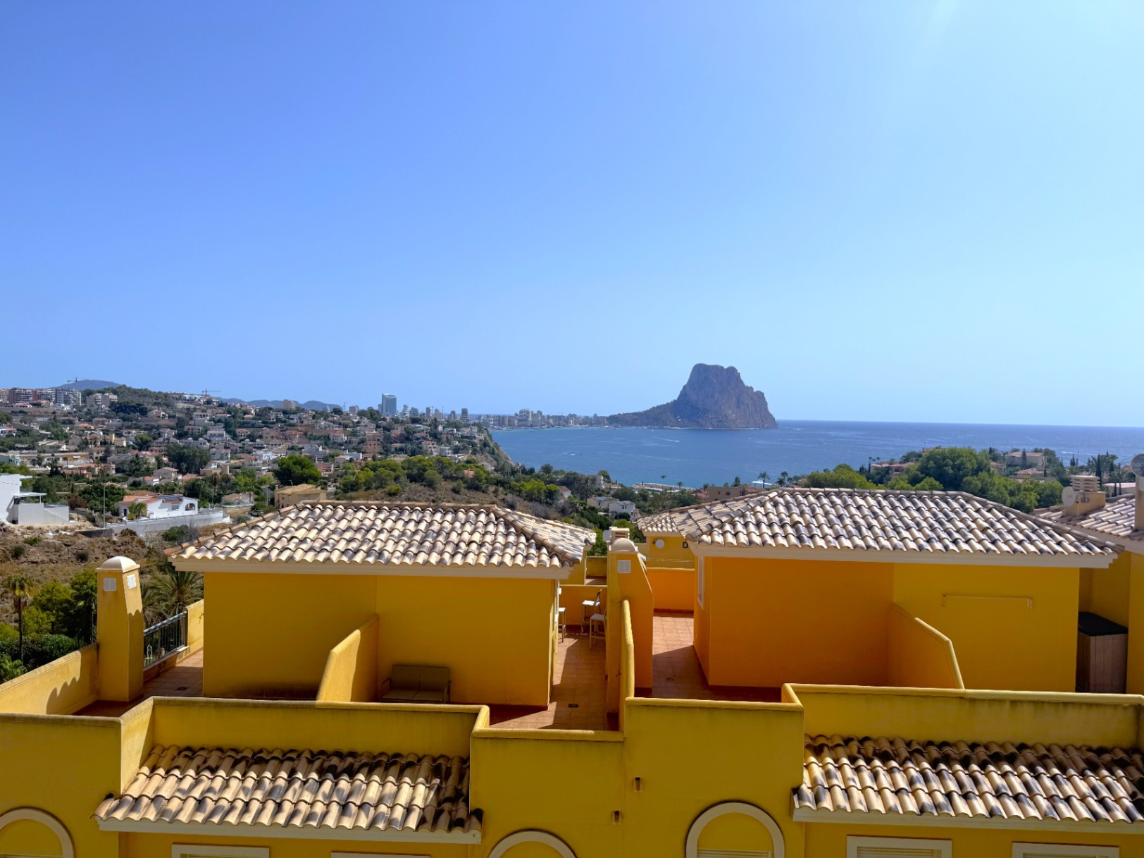 Excelente bungalow renovado con vistas al Peñón