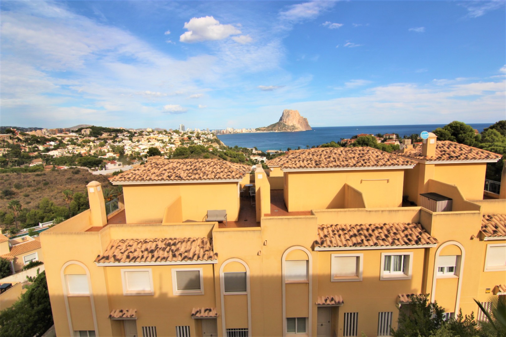 Excelente bungalow renovado con vistas al Peñón
