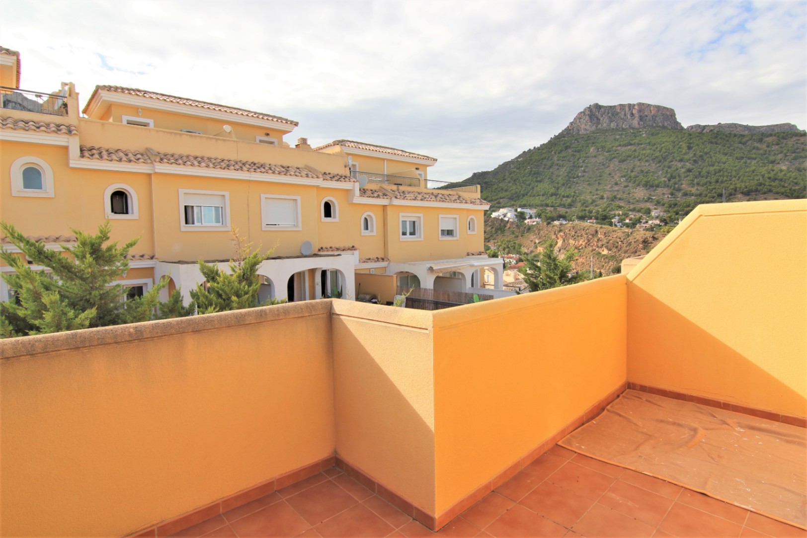Excelente bungalow renovado con vistas al Peñón
