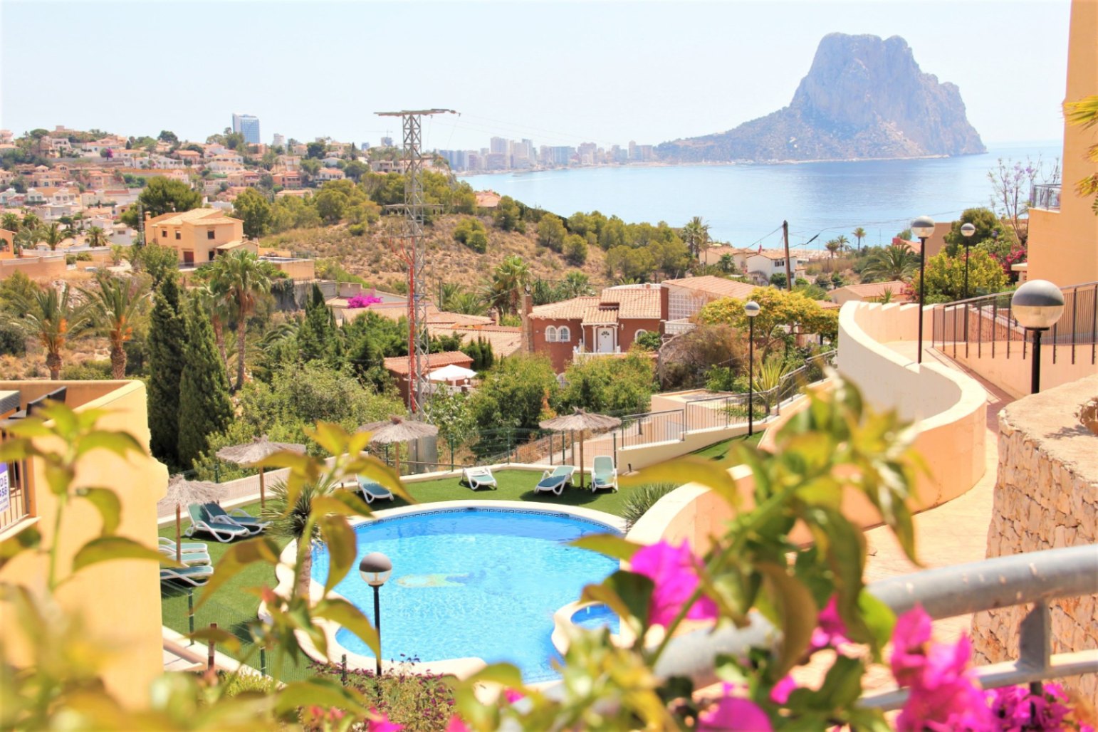 Excelente bungalow renovado con vistas al Peñón