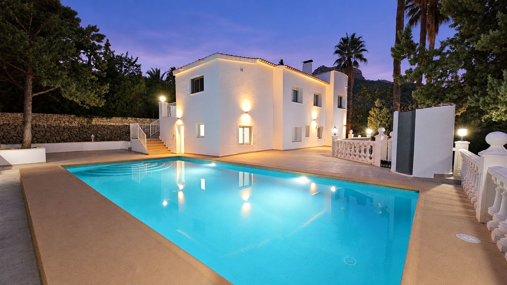 Grande villa avec piscine privée et vue sur la mer