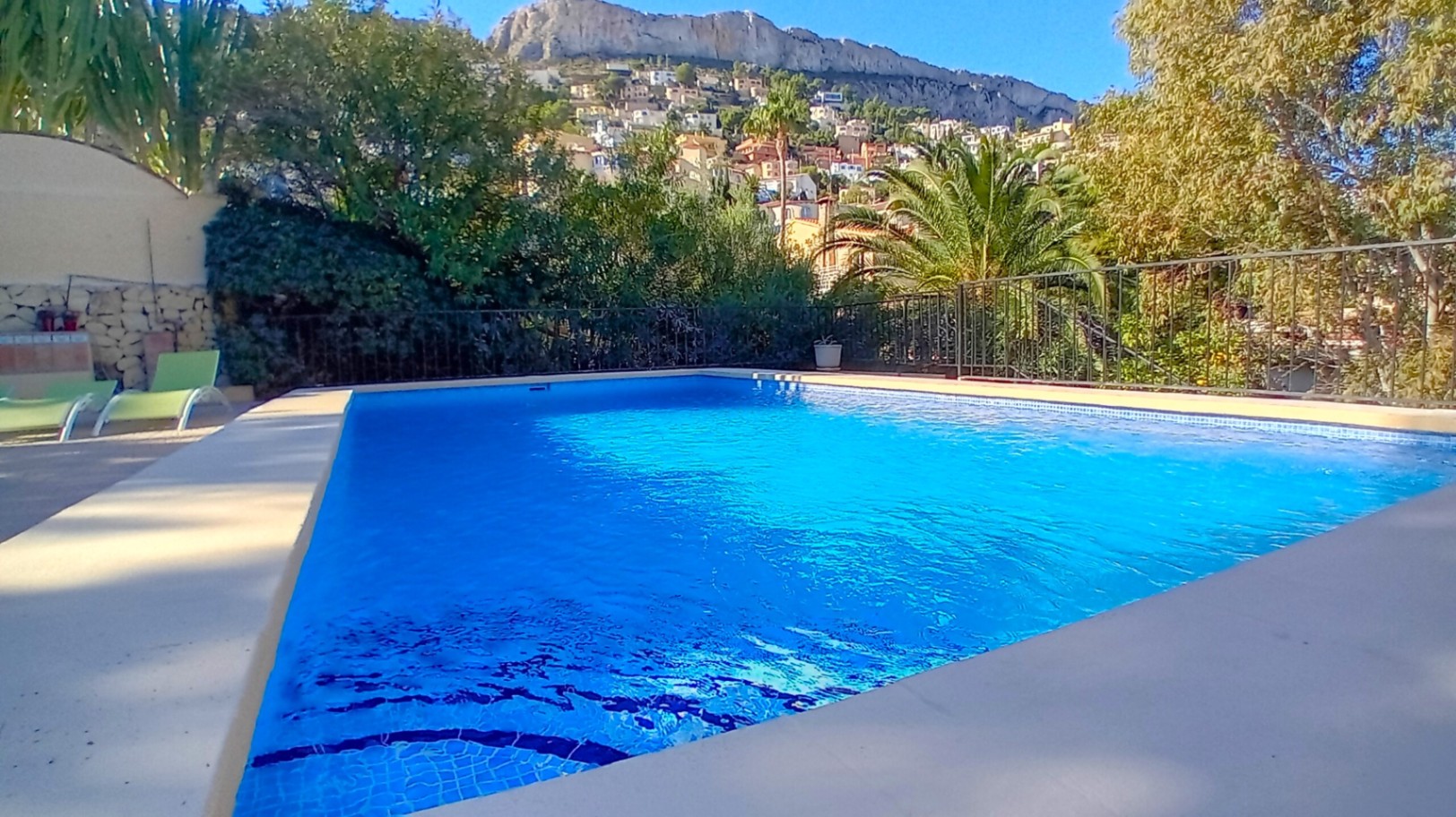 Villa con piscina privada y vistas