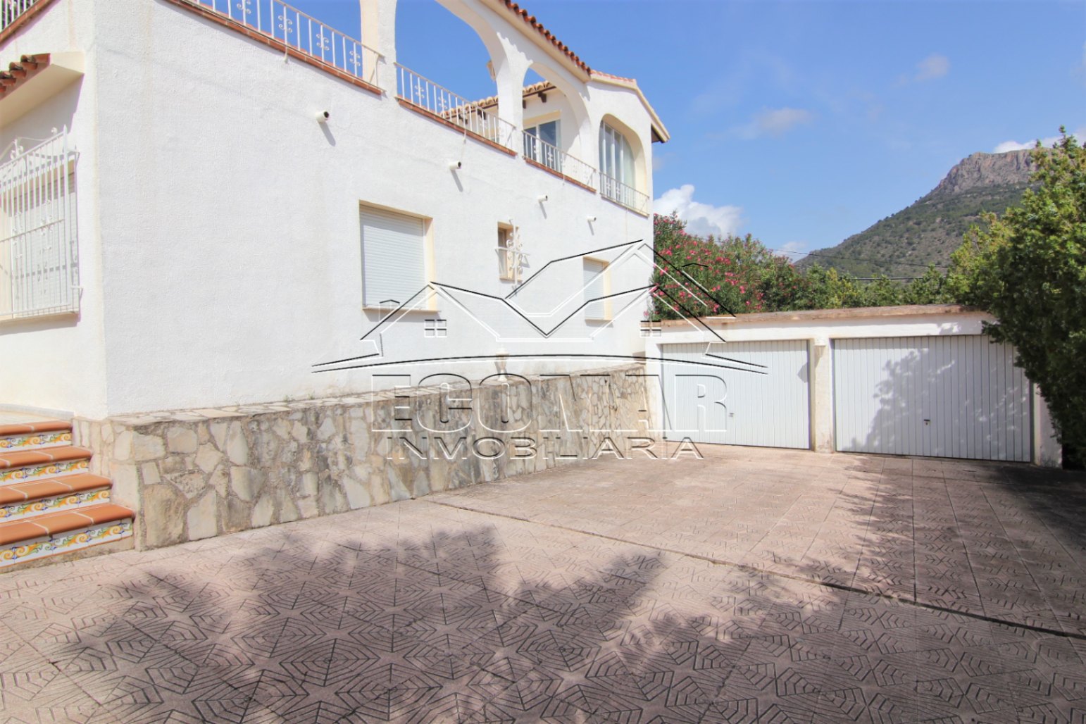 Large villa with views of Puerto Blanco