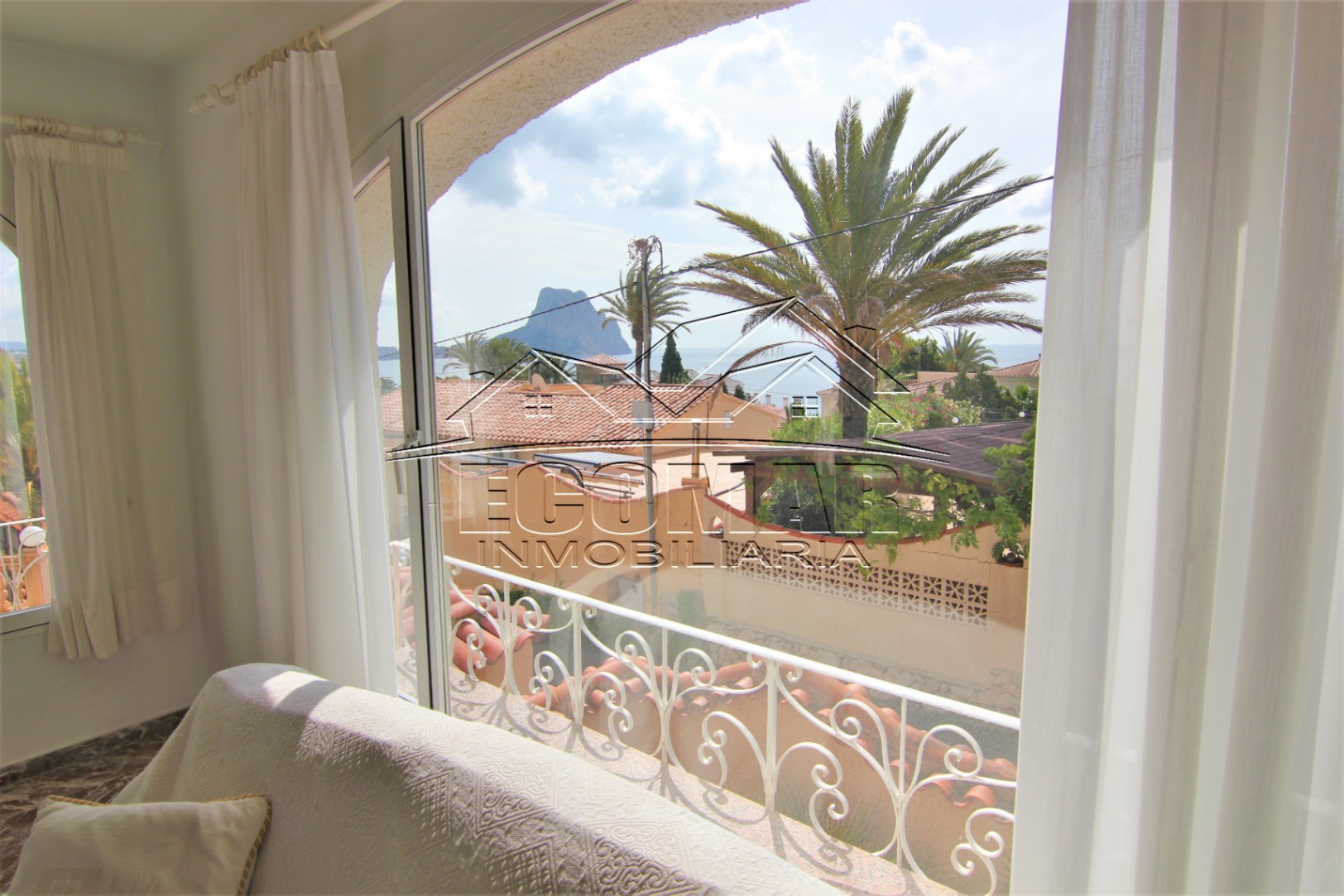 Large villa with views of Puerto Blanco